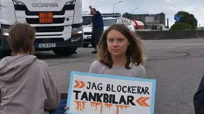 Грету Тунберг вновь обвиняют в неповиновении полиции и блокировке работы порта , фото - Новости Zakon.kz от 15.09.2023 19:44