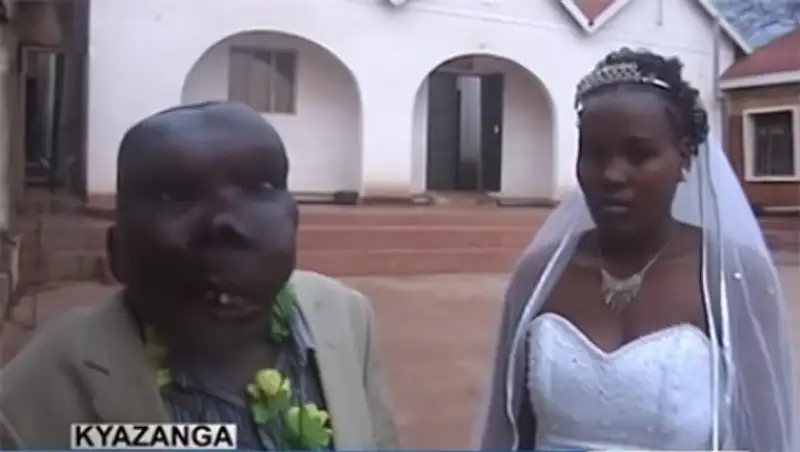 Самый некрасивый мужчина Уганды стал отцом в восьмой раз