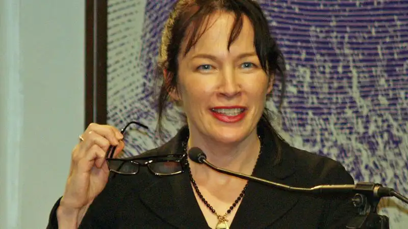 Автор «Милых костей» извинилась перед невиновным, отсидевшим за ее изнасилование