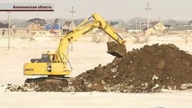 Недалеко от Астаны роют канавы – столицу спасают от паводков