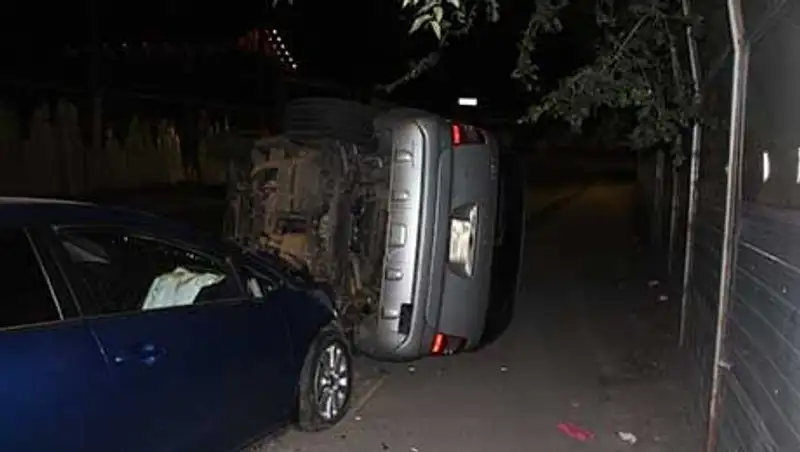 Киа Церато перевернула внедорожник в Алматы