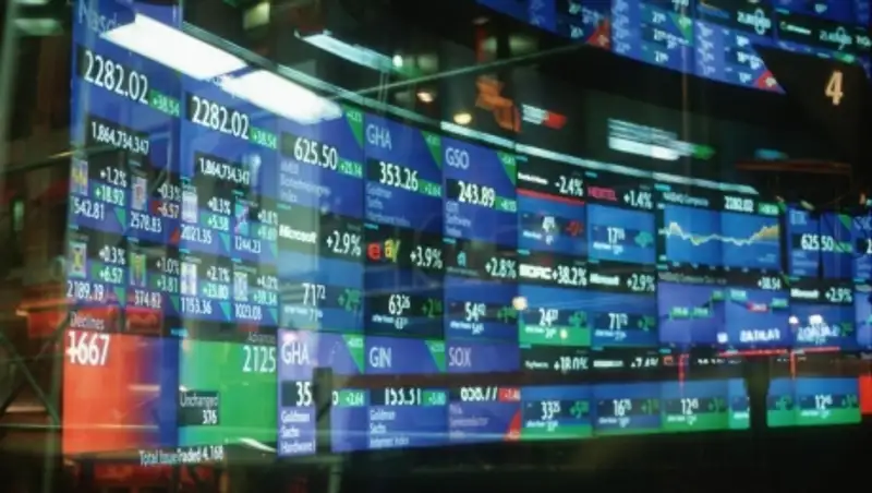 Курс тенге скорректировался до 252,47 тенге за 1 доллар