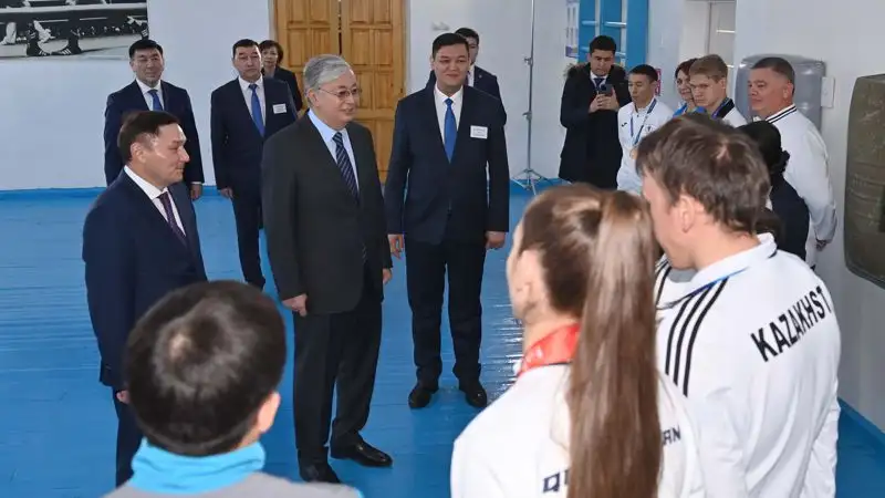 Токаев встретился с именитыми спортсменами и тренерами Степногорска