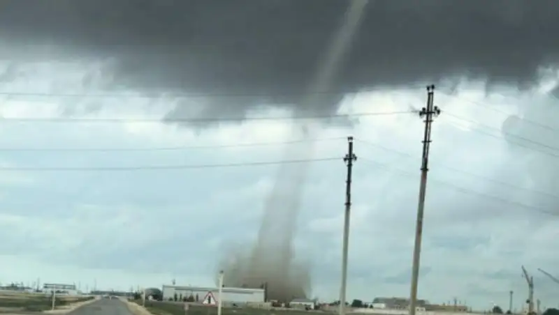 В Мангистау сняли на видео пылевой вихрь