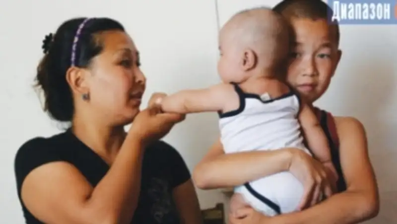 В Актобе мать двоих детей не может доказать свое существование