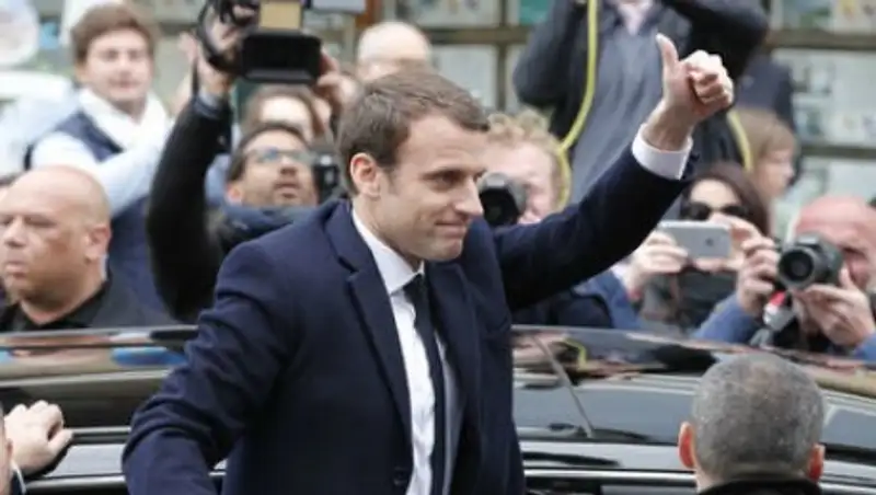 Данные экзитполов показали отрыв Макрона от Ле Пен