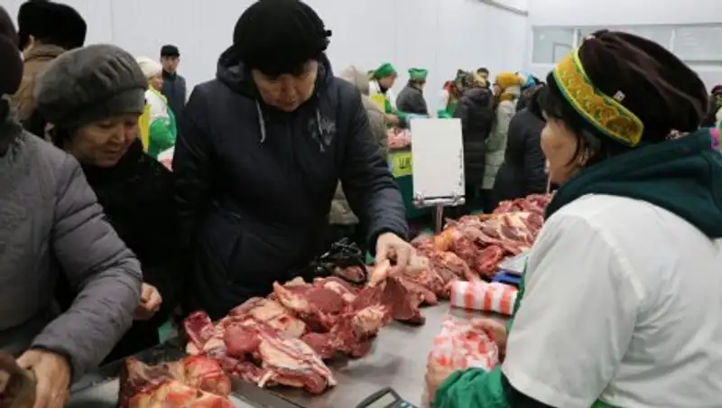 Ко Дню Независимости в Атырау прошла ночная продовольственная ярмарка