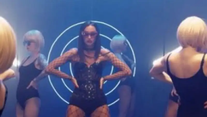 Бузова разочаровала пошлым клипом с «самым красивым преступником»