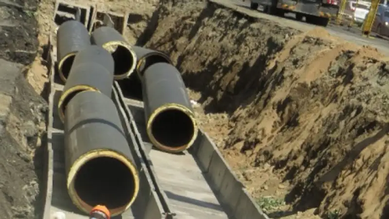 Алматинцев попросили не парковать авто в месте испытаний теплосетей