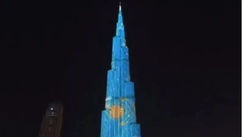 Самый высокий небоскреб в Дубае вновь украсил флаг Казахстана