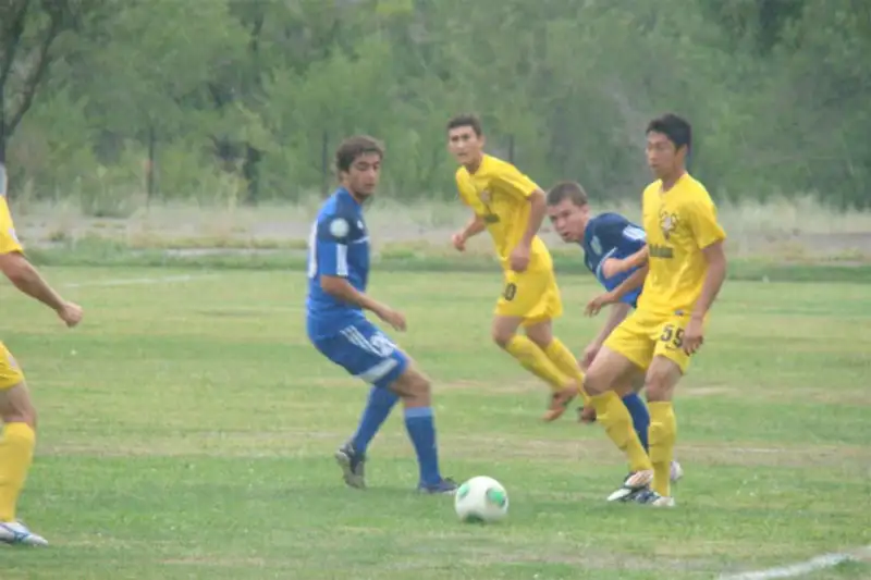 Аслан Оразаев: «Свою жизнь я связываю с футболом» Аслан Оразаев: «Свою жизнь я связываю с футболом», фото - Новости Zakon.kz от 20.11.2013 21:55