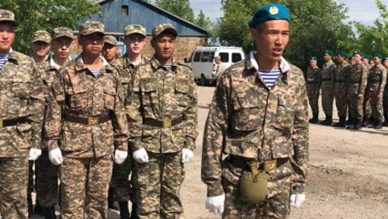Актюбинская молодежь примерила на себя солдатские будни
