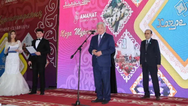 Многодетных матерей учат шитью и прикладному искусству в Таразе