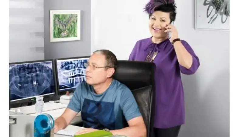 Зачем куда-то ехать «с зубами» и «за зубами»?