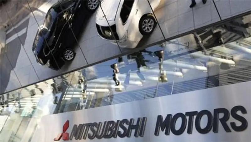 Mitsubishi отзывает более 700 тысяч автомобилей из-за проблемы с фарами