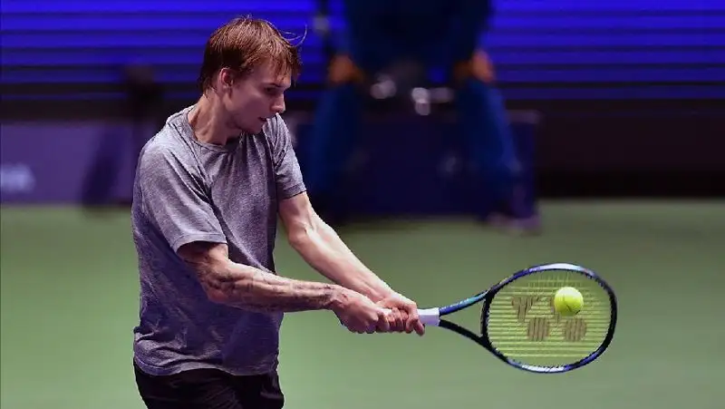 Александр Бублик стартовал с победы на турнире во Флоренции