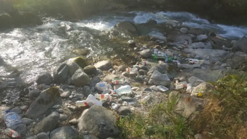 Кафе и жильцы домов загрязнили Большую Алматинку сточными водами