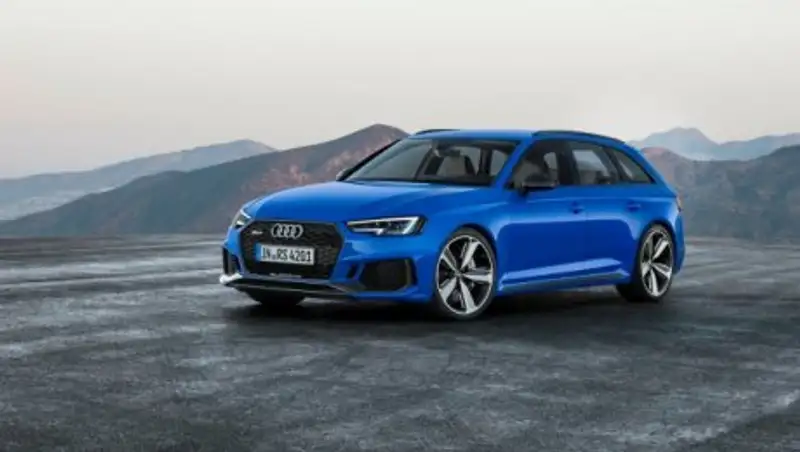 Audi представила новый универсал RS4 Avant