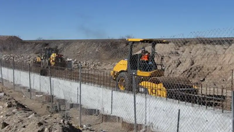 В США приступили к планированию стены на границе с Мексикой