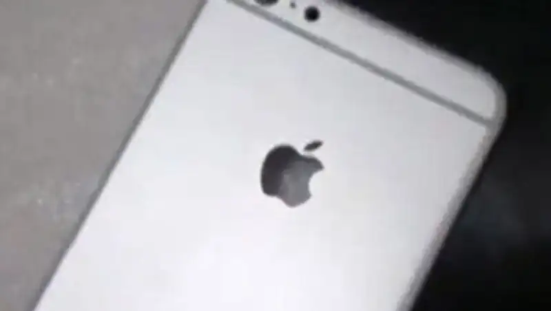 В Сети появилось видео задней панели 5,5-дюймового iPhone