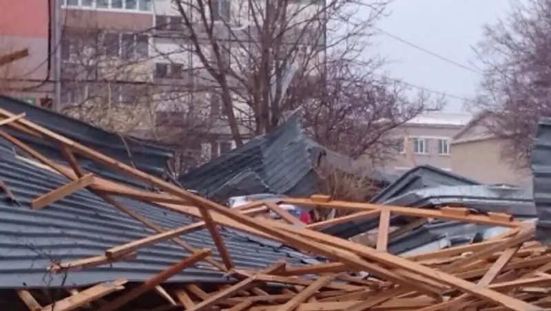 В Жамбылской области шквальный ветер нанес урон городу на 150 миллионов тенге