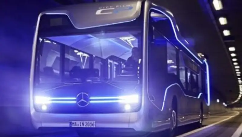 Компания Mersedes-Benz выпускает на дороги футуристический автобус Future Bus