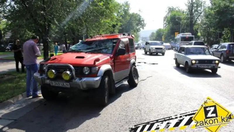 ДТП с перевертышем произошло в Алматы из-за неработающего светофора 