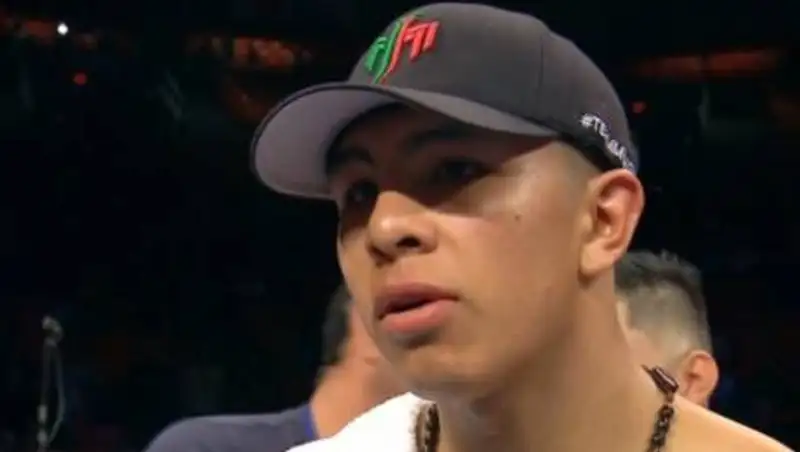 Боксер Мунгия победил Шеремету и сохранил титул WBO Inter-Continental