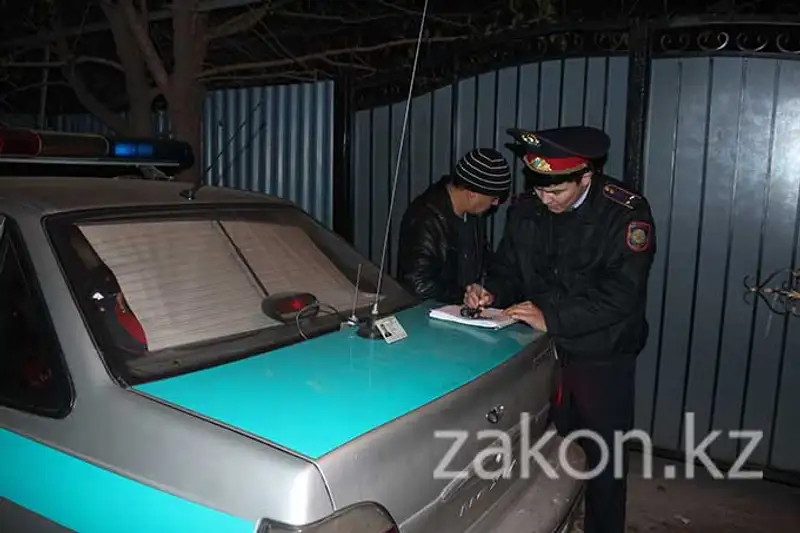 В Алматы работник СТО вместо того, чтобы красить чужую машину, уехал на ней кататься В Алматы работник СТО вместо того, чтобы красить чужую машину, уехал на ней кататься, фото - Новости Zakon.kz от 14.11.2013 16:56