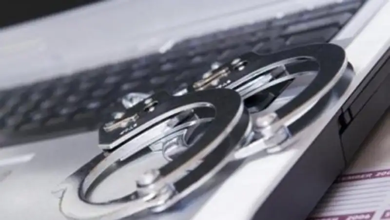 В Карагандинской области из вагона украли 342 ноутбука