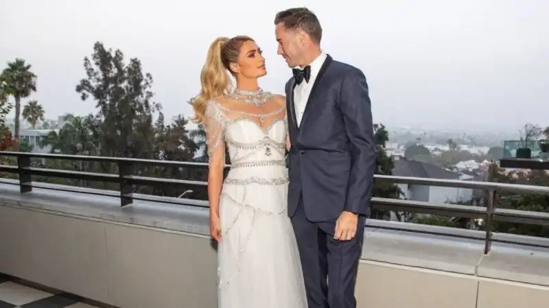 Пэрис Хилтон вышла замуж