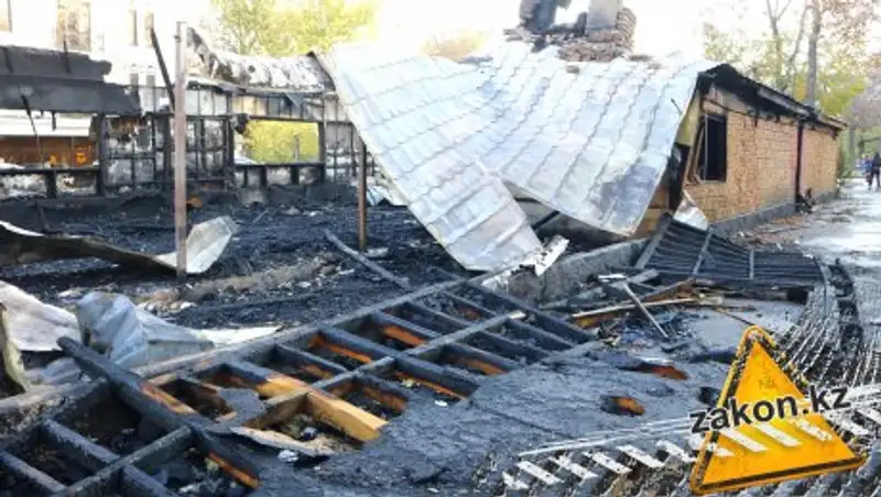 Последствия крупного пожара в Алматы