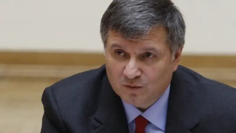 Аваков: при пожаре под Киевом полностью выгорели 4 резервуара