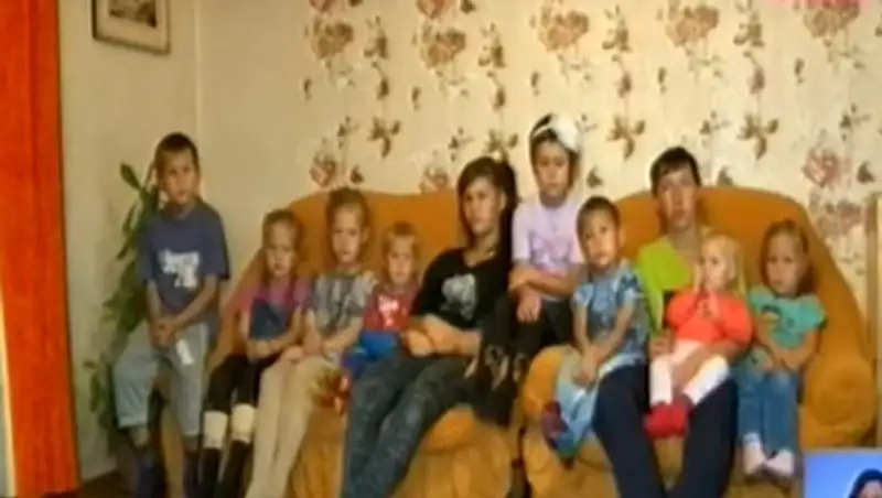 Многодетная семья из Риддера усыновила 5 детей