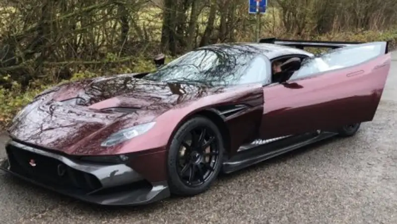 Aston Martin Vulcan приспособили для дорог общего пользования