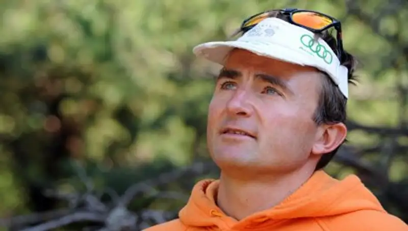 Швейцарский альпинист Уели Стек погиб, покоряя Эверест