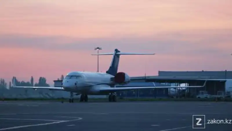 Вылетевший в Актобе самолет вернулся в аэропорт Алматы