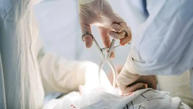 Из головы 14-летней костанайки извлекли пулю после выстрела видеоблогера