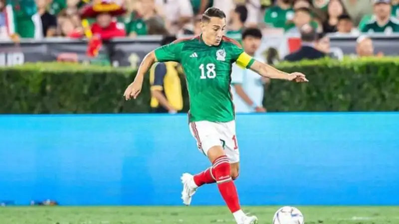 Капитан мексиканской команды по футболу поставил на место "Канело" Альвареса