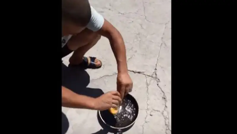 Житель Шымкента поджарил яйца на 50-градусной жаре