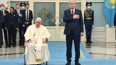 Президент Казахстана провел встречу с Папой Римским Франциском