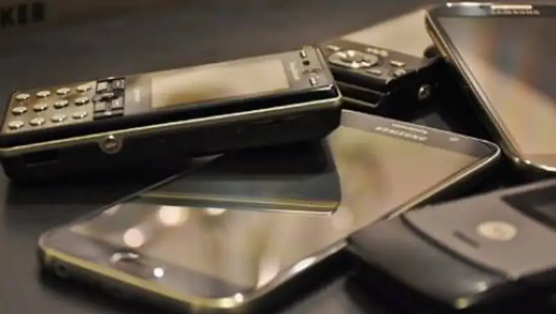 Эксперт призвал не выбрасывать старые смартфоны