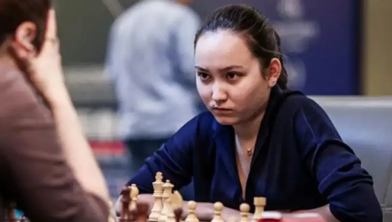 Казахстанская шахматистка лишила экс-чемпионку золота