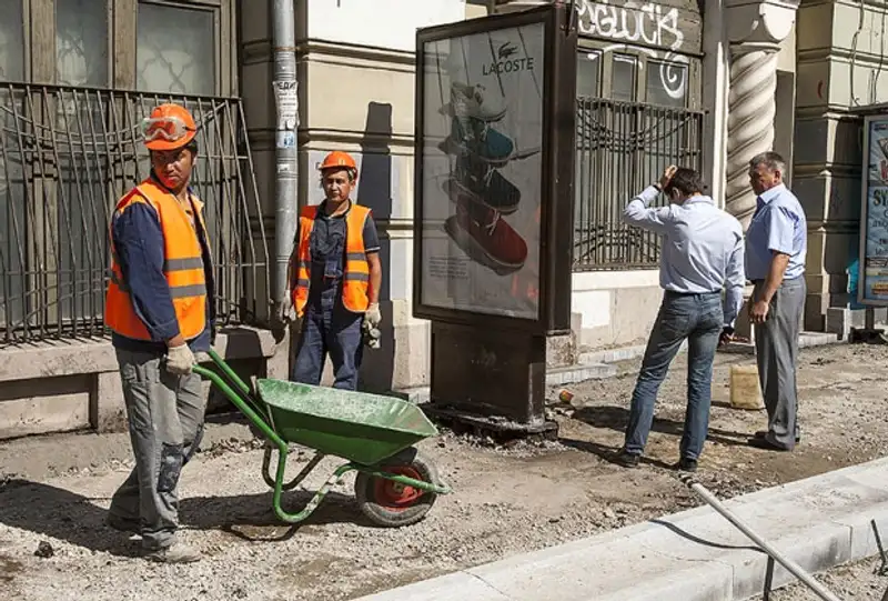 Путь гастарбайтера: от вокзала до вокзала Путь гастарбайтера: от вокзала до вокзала, фото - Новости Zakon.kz от 25.10.2013 17:25