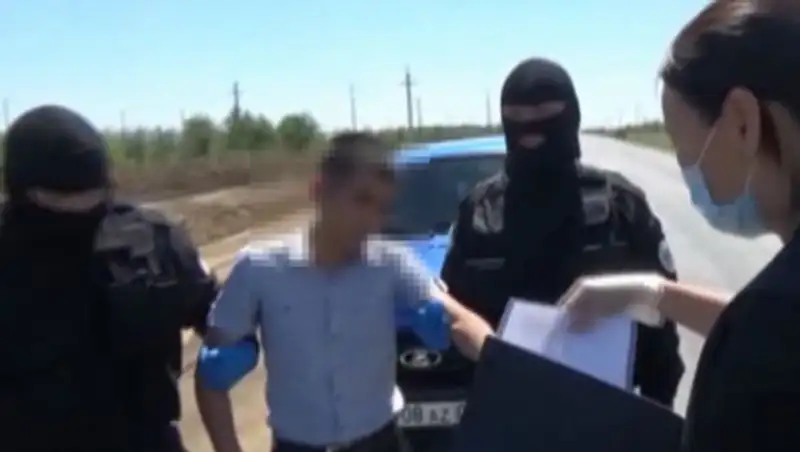 Полицейского в Актобе подозревают в краже 70 тысяч тенге у потерпевшего