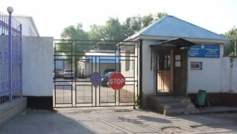 В Шымкенте мужчина из-за ревности нанес супруге несколько ударов топором