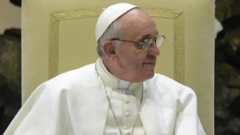 Папе Римскому подарили в Боливии распятие в виде серпа и молота