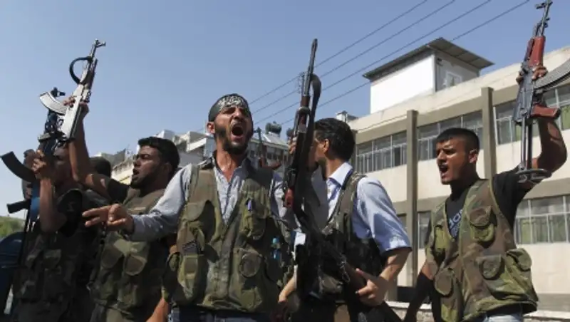 Боевики "Аль-Каиды" напали на два армейских КПП в Йемене, 12 солдат погибли