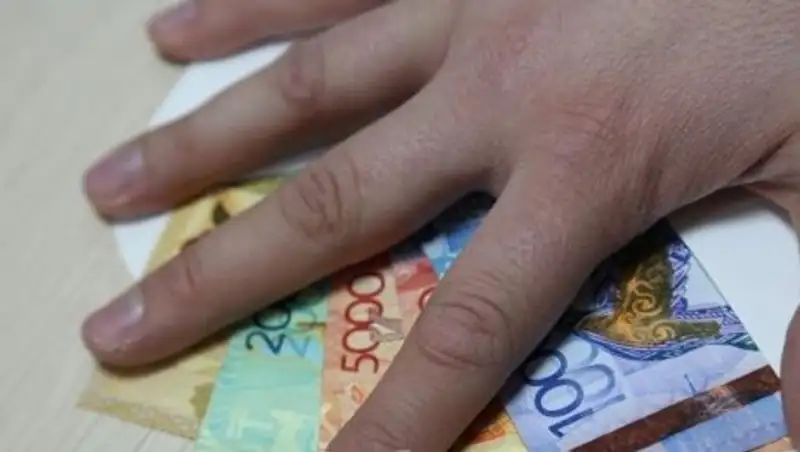 Начальник отдела колонии-поселения Экибастуза съел взятку от заключённого