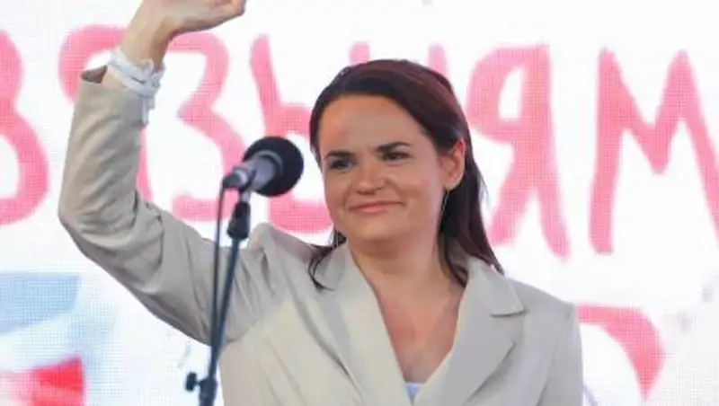 Тихановская призвала силовиков перейти "на сторону народа"